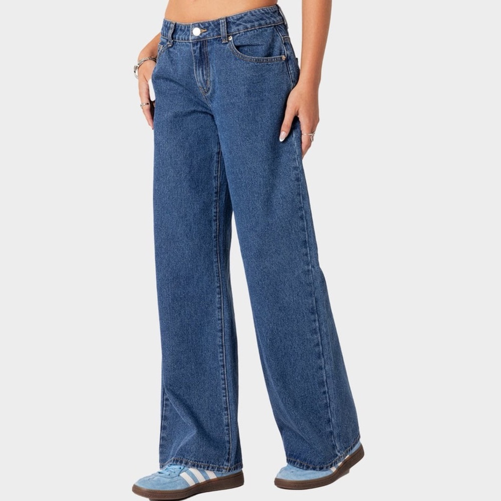 Edikted Raelynn Washed Low Rise Jeans in Blue Wash